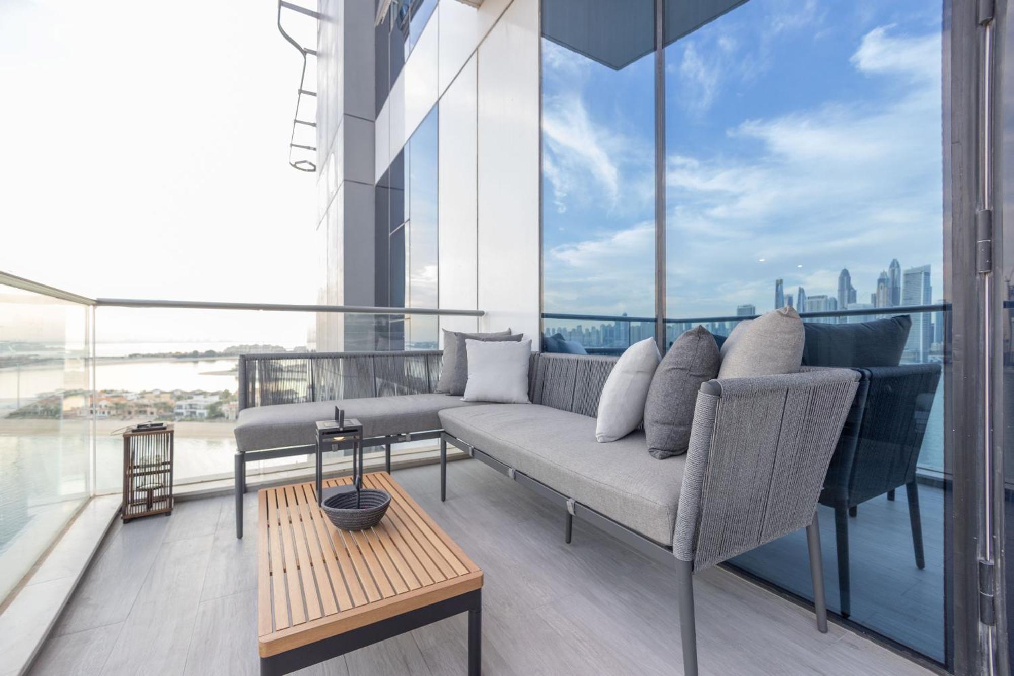 Oceana Residences, The Palm Jumeirah - Mint Stay Дубай Екстериор снимка