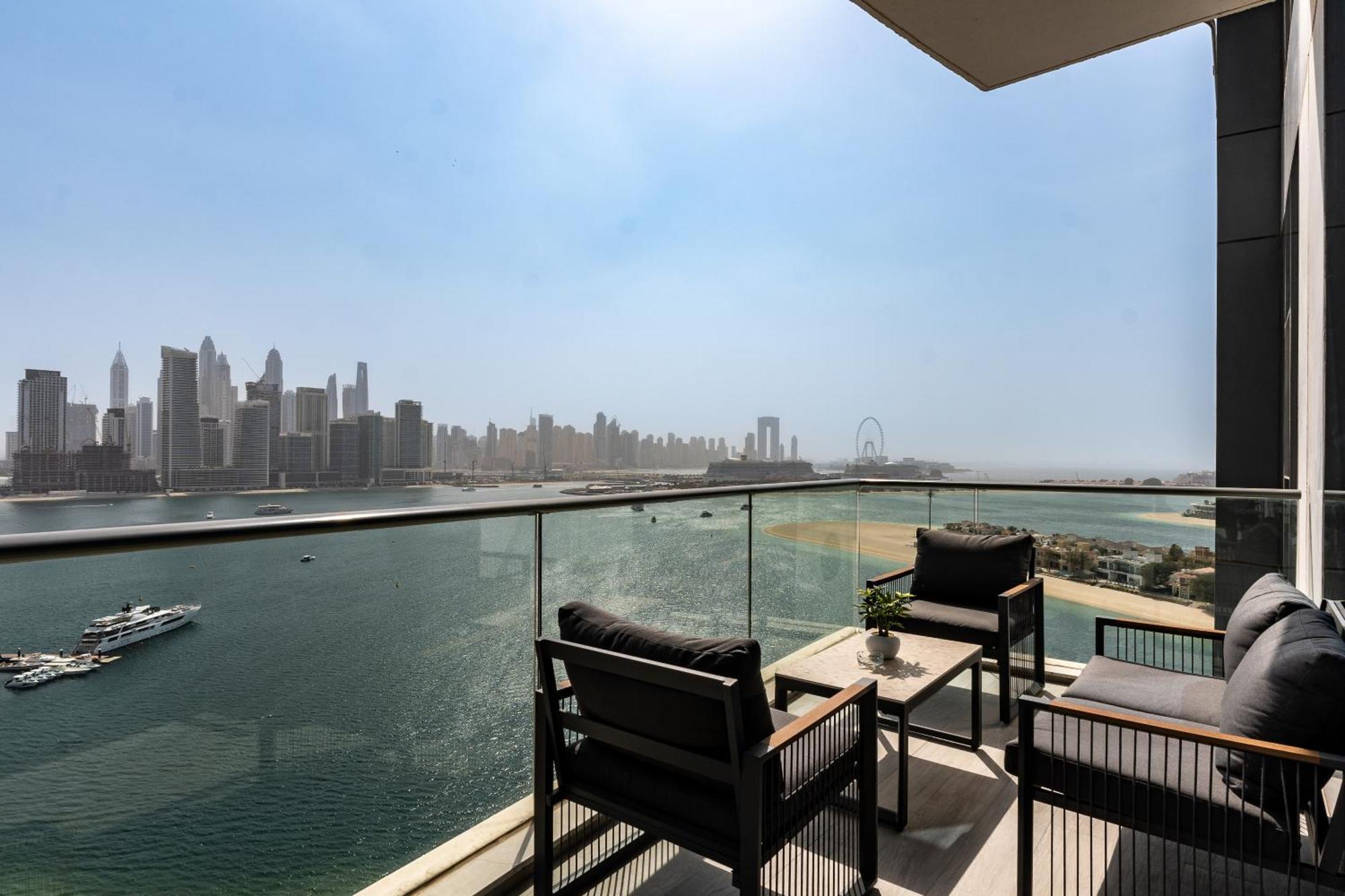 Oceana Residences, The Palm Jumeirah - Mint Stay Дубай Екстериор снимка