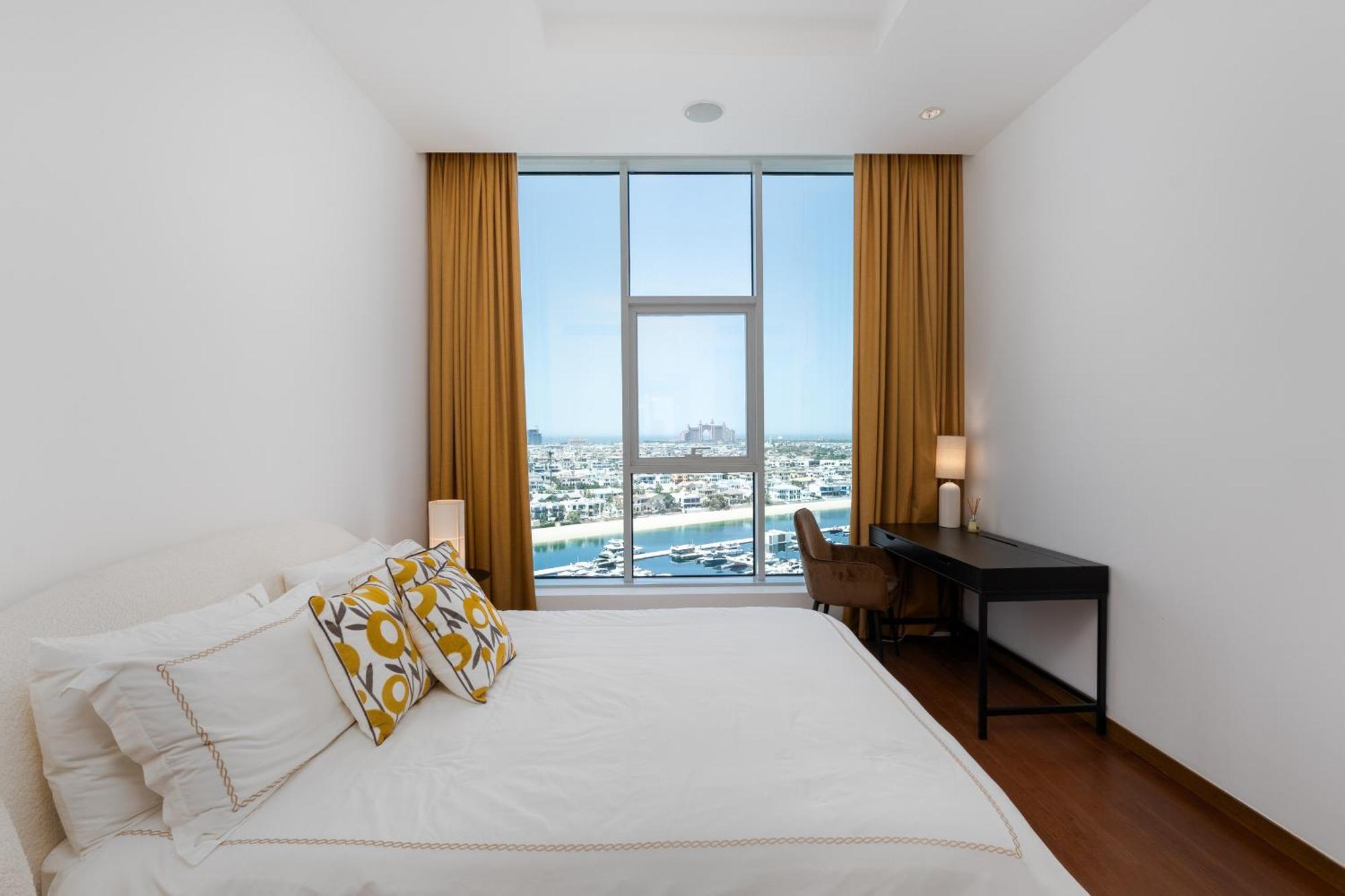 Oceana Residences, The Palm Jumeirah - Mint Stay Дубай Екстериор снимка