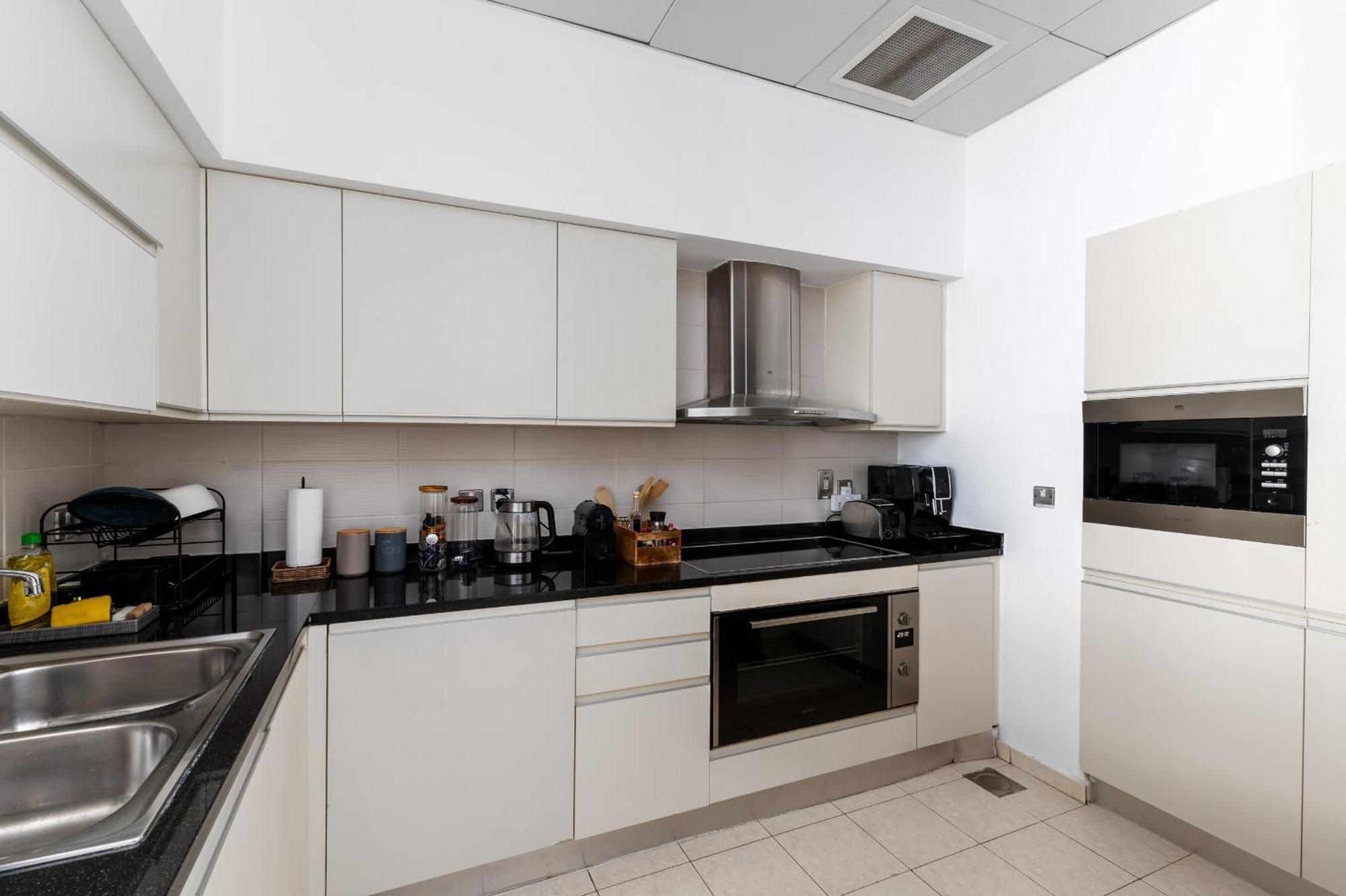 Oceana Residences, The Palm Jumeirah - Mint Stay Дубай Екстериор снимка