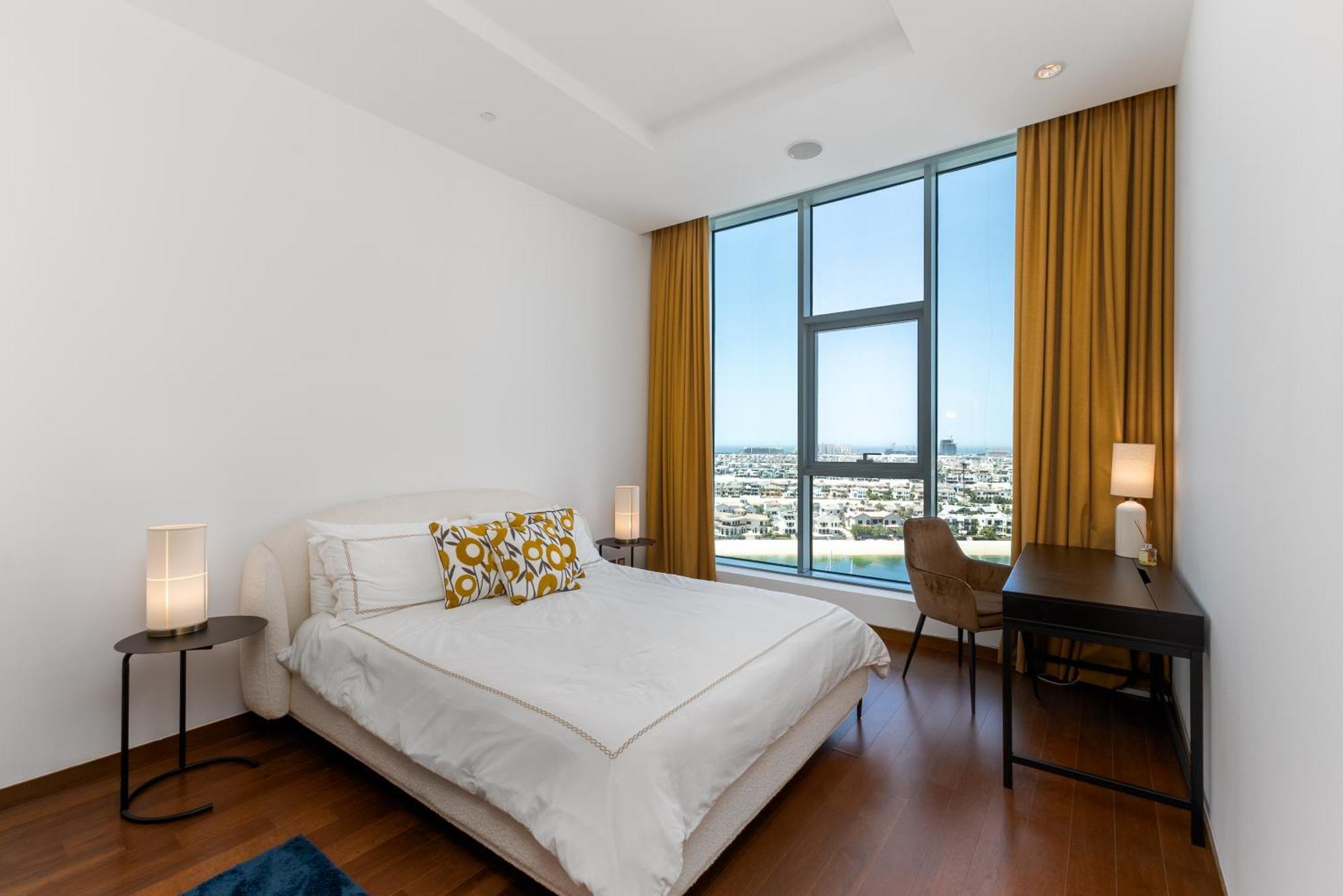 Oceana Residences, The Palm Jumeirah - Mint Stay Дубай Екстериор снимка